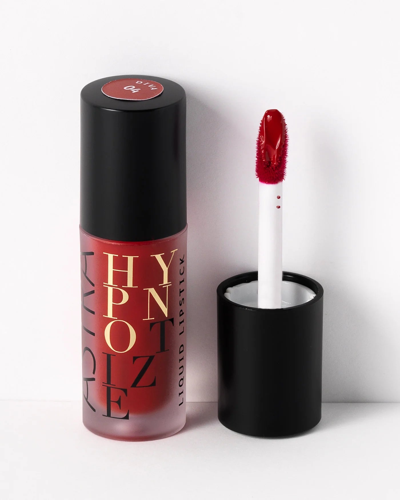 Astra Hypnotize Liquid Lipstick – Il Fascino Ipersaturo sulle Tue Labbra 💄