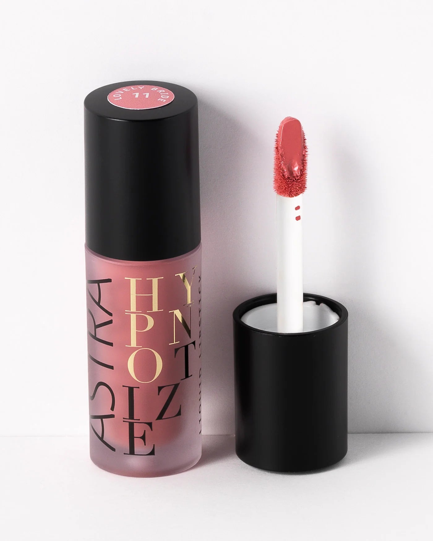 Astra Hypnotize Liquid Lipstick – Il Fascino Ipersaturo sulle Tue Labbra 💄
