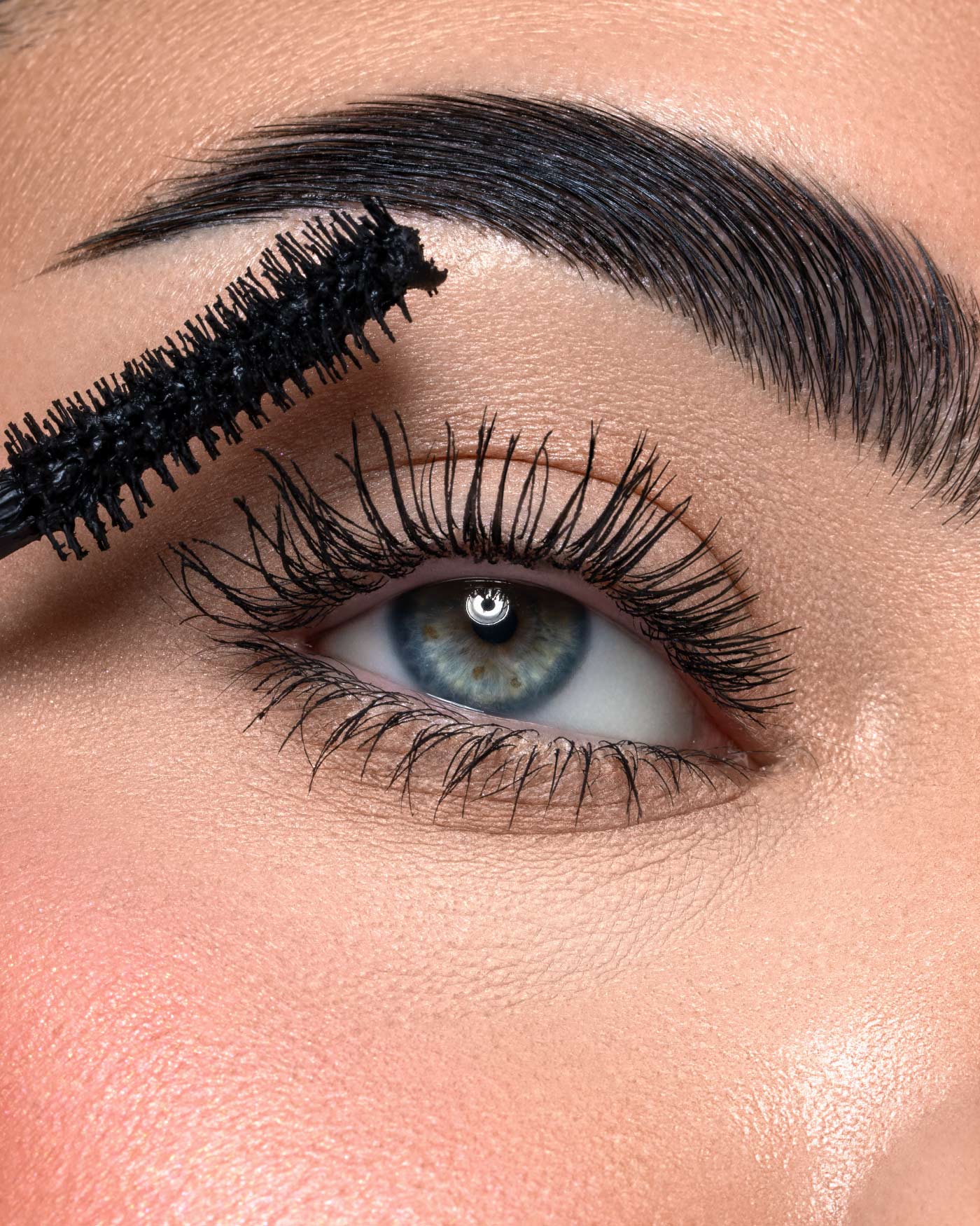 Astra Subliminal Mascara Atomic Volume – Esplosione di Volume per Ciglia XXL!