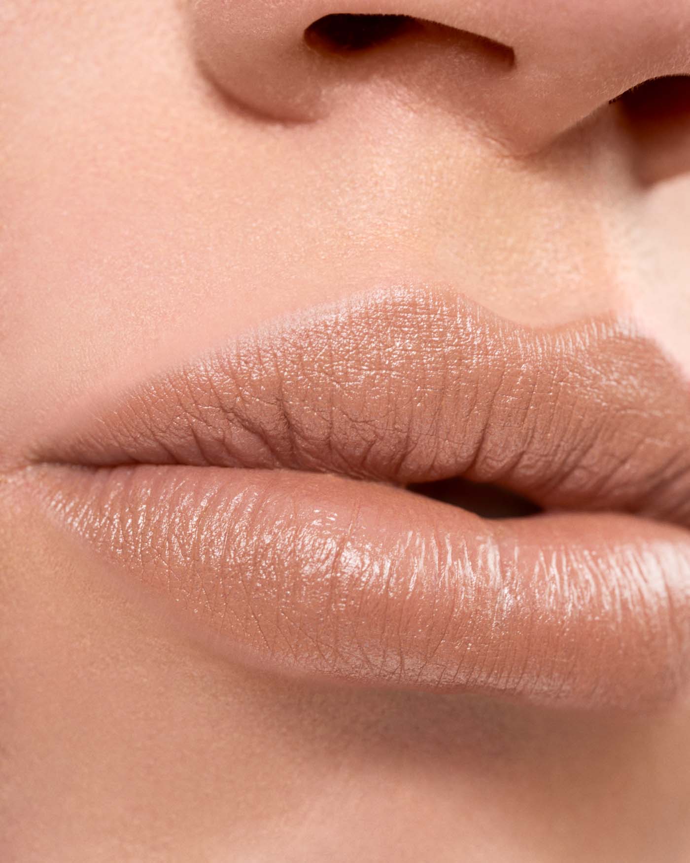 Astra Make-Up Rossetto Cremoso – Eleganza e Comfort per le Tue Labbra 💄✨