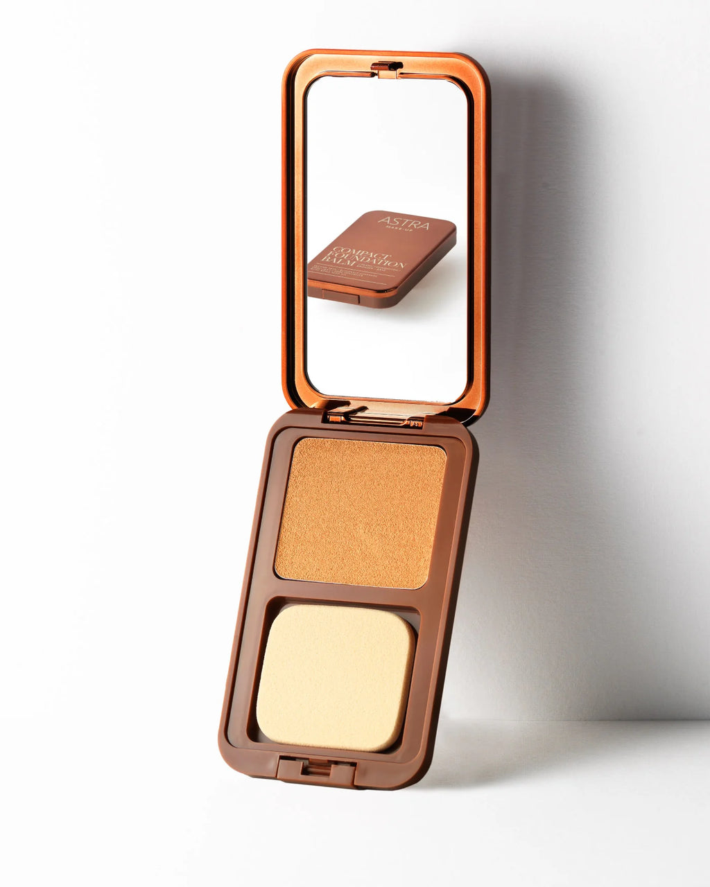 Astra Compact Foundation Balm – Pelle Perfetta in un Solo Gesto!