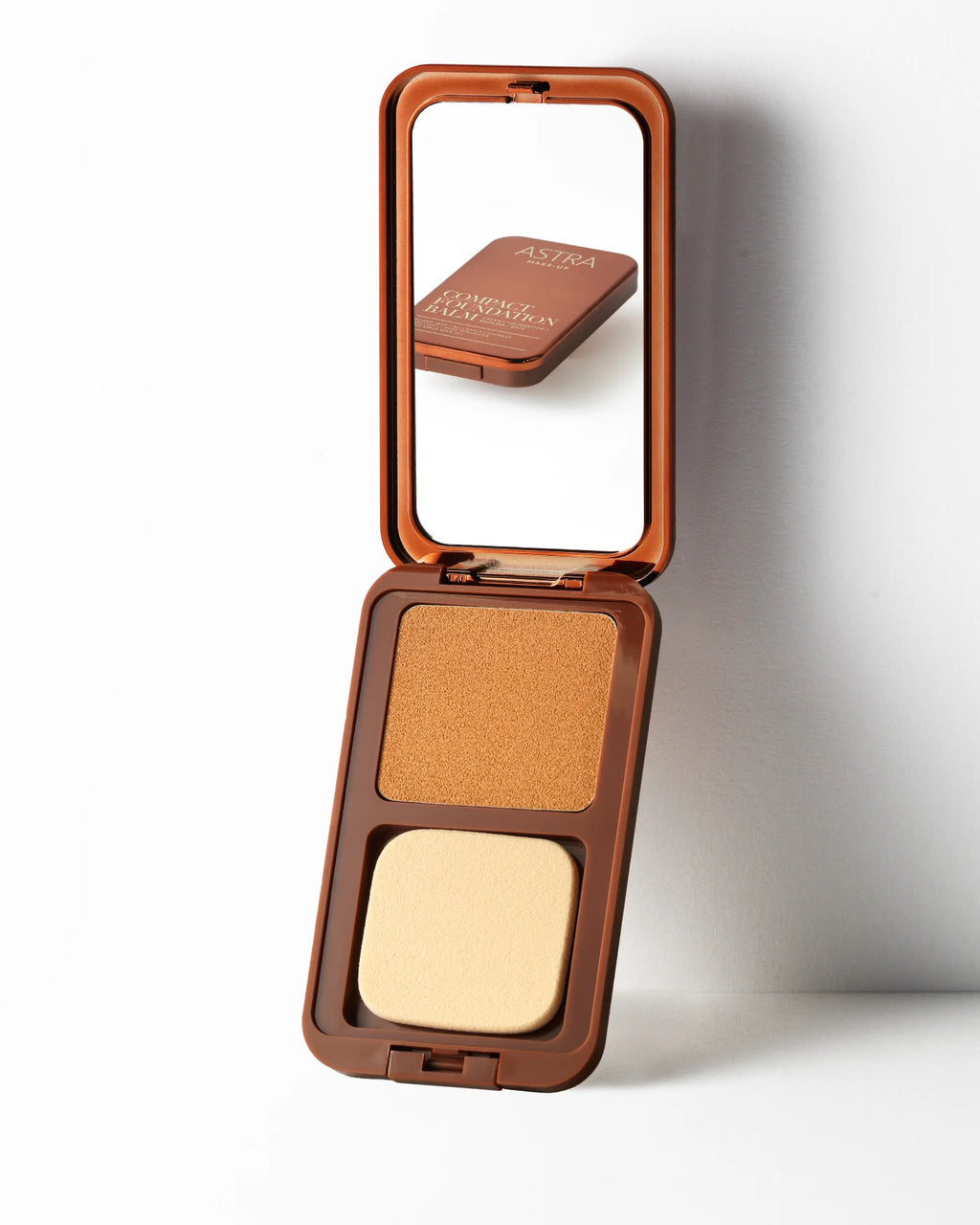 Astra Compact Foundation Balm – Pelle Perfetta in un Solo Gesto!