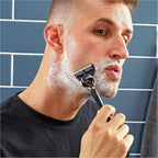 Gillette Fusion Shaving Kit con Rasoio, Schiuma da Barba e Beauty Case  🪒